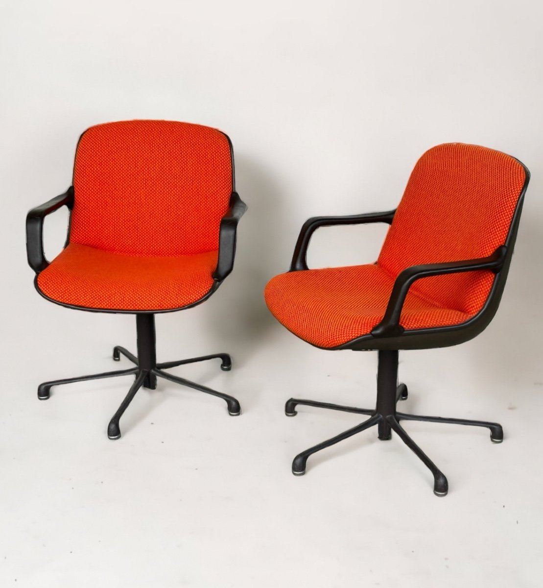 Charles Pollock (1902-1988) Pair Of Comforto Edition Armchairs Circa 1970