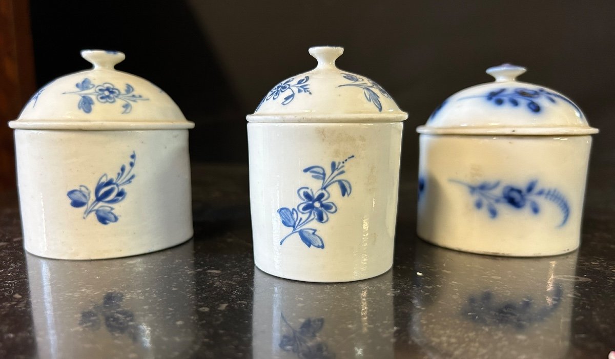 Manufacture De Mennecy Three 18th Century Porcelain Makeup Pots-photo-5