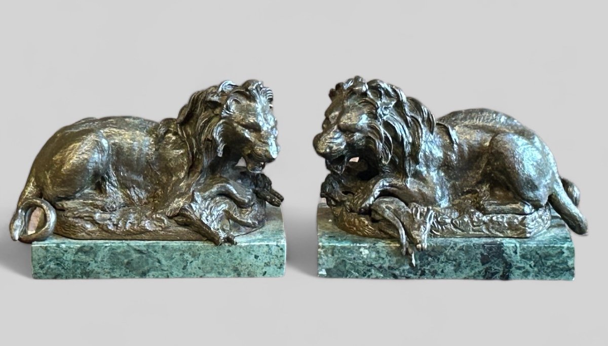 Pair Of Lions In Bronze XIX Period Marble Bases