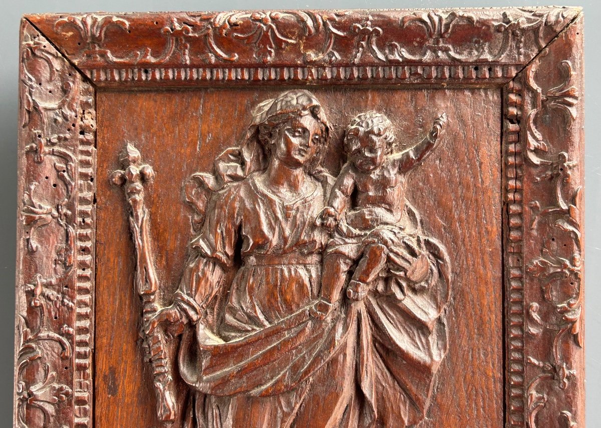 Panneau Chêne Sculpté - Vierge à L’enfant  - Cadre à La Bérain XVIIIème Siècle - -photo-2