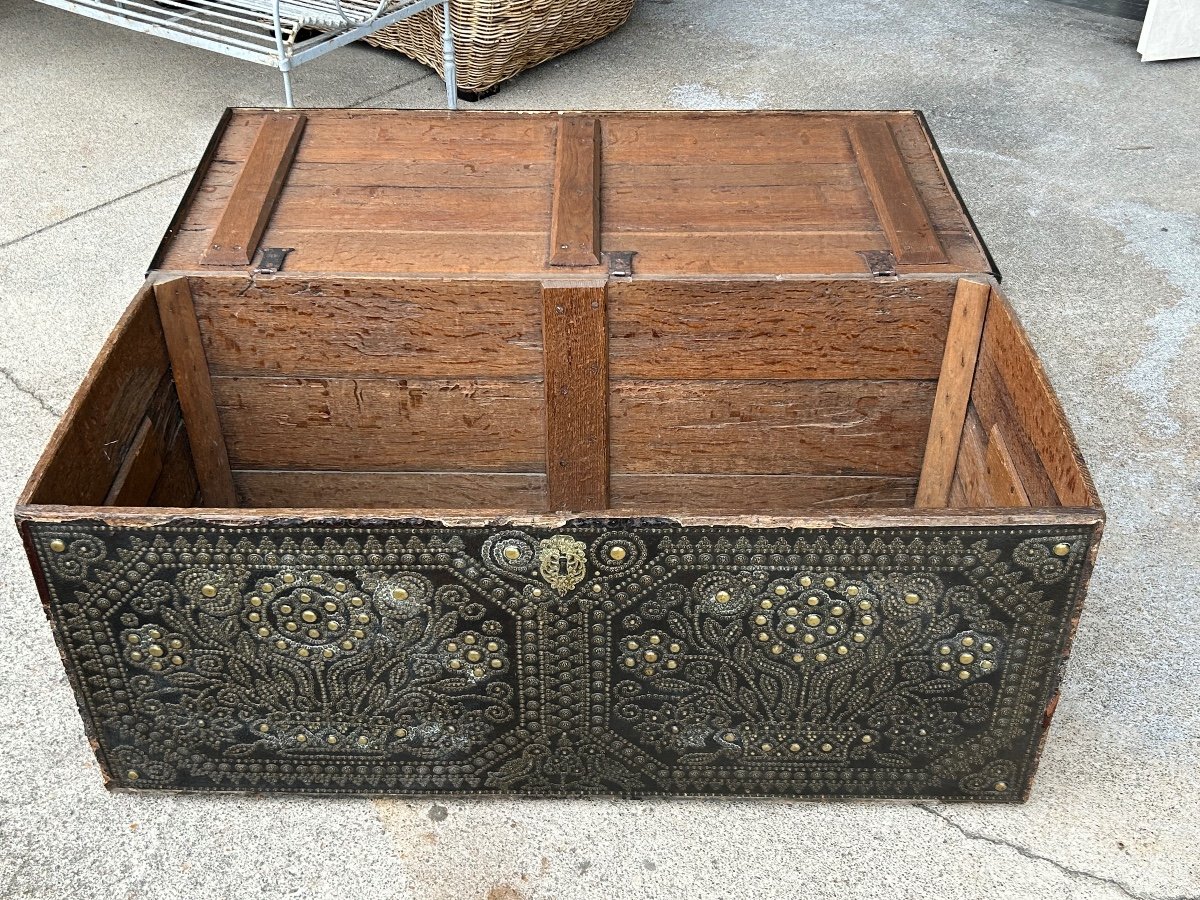 Malle - Coffre De Voyage Gainé De Cuir à Riche Décor Clouté Duc d’Antin  XVIIIème Siècle  -photo-4