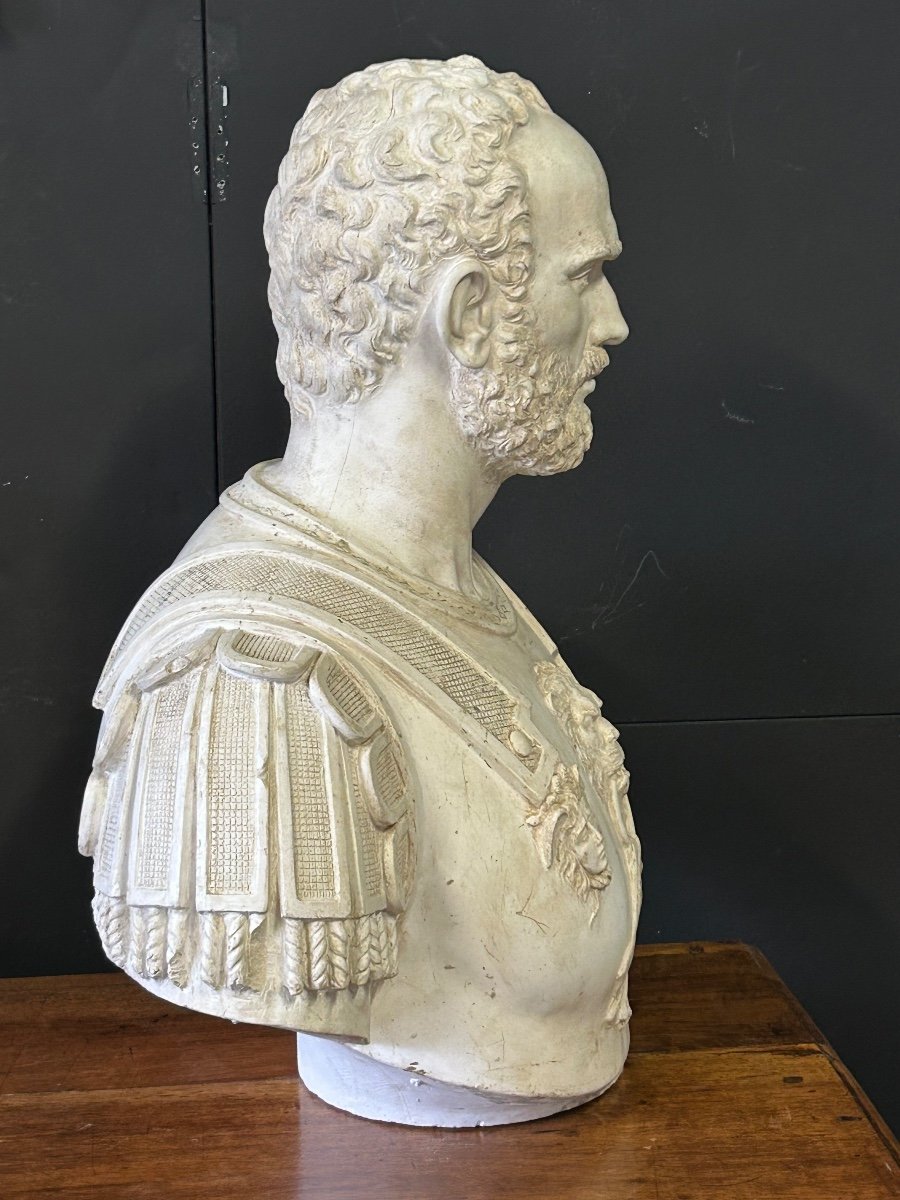 Important Portrait En Buste D’empereur Romain En Cuirasse - Sculpture En Plâtre XXéme Siècle -photo-2