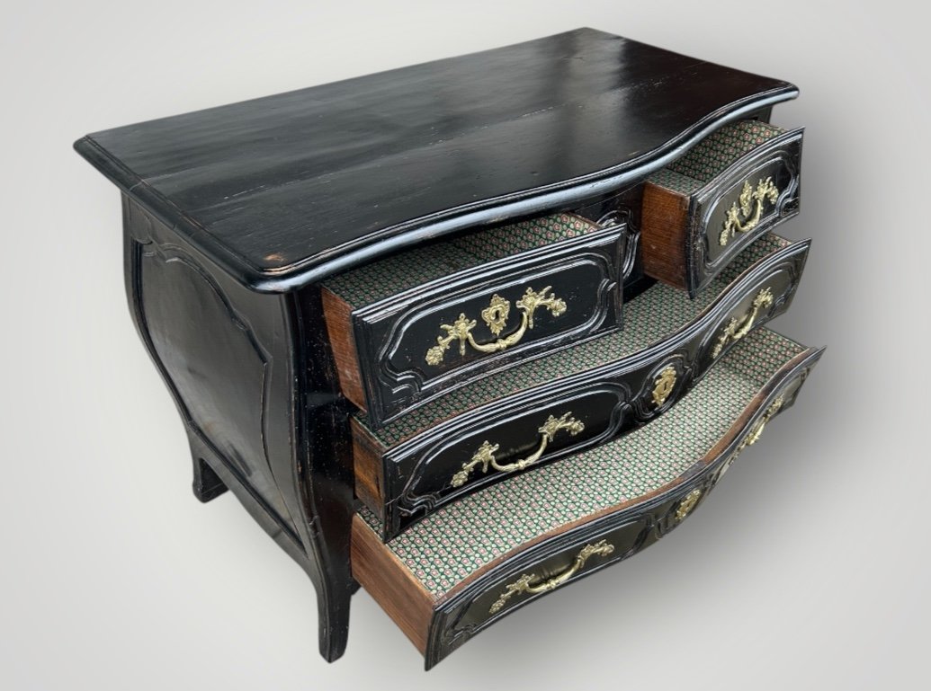 18th Century Black Lacquered Louis XV Rustic Tomb Commode -photo-4