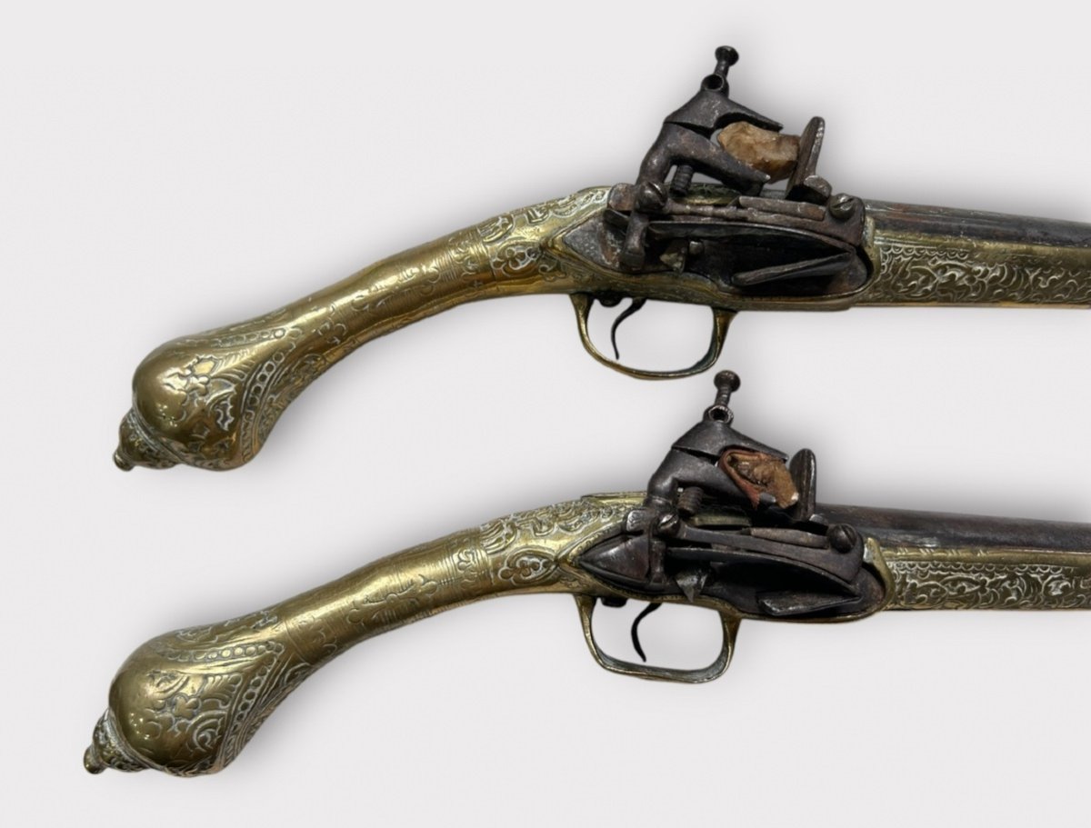 Pair Of Pistols "kubur" - Ottoman Balkan Turkish Empire Chiseled Bronze Flintlock Pistol 1830"