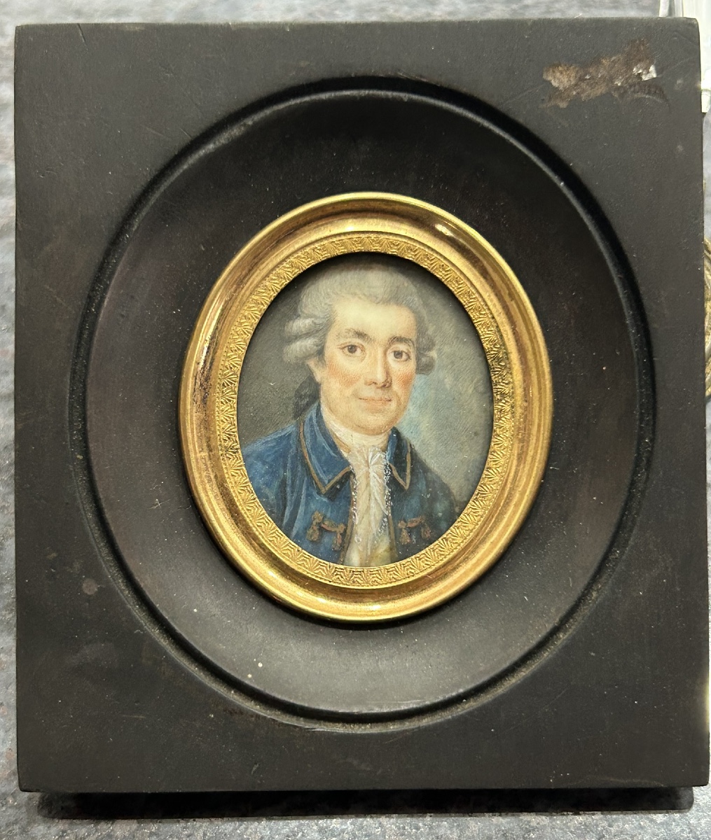 Miniature portrait D’homme à La Veste Bleu D’époque Fin XVIIIème 