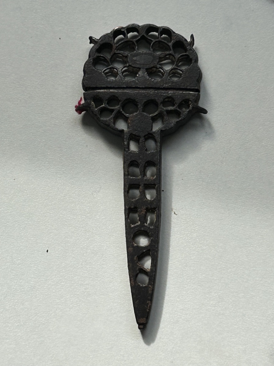 Openwork Wrought Iron Scissor Case - France, 17th Century -photo-7