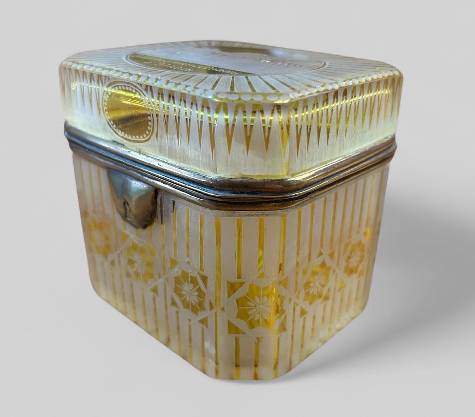 Rare coffret en cristal jaune  de bohème souvenir de Baden fin XIXéme siècle-photo-3