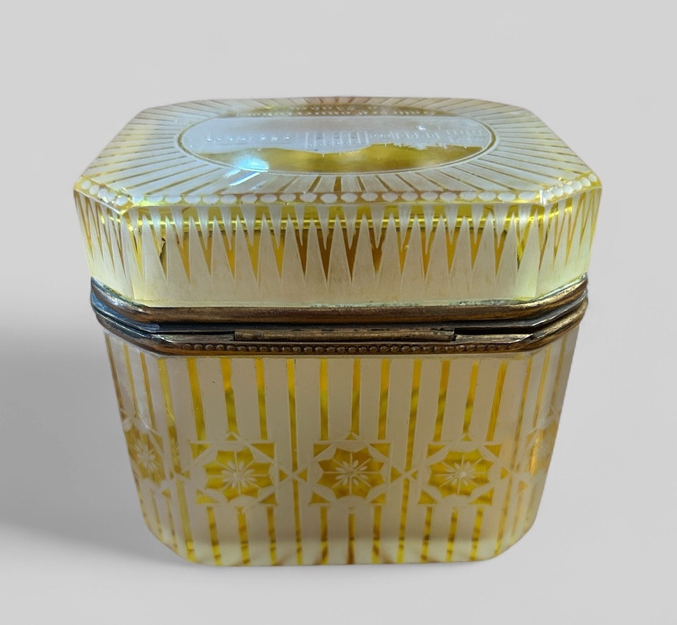 Rare coffret en cristal jaune  de bohème souvenir de Baden fin XIXéme siècle-photo-3