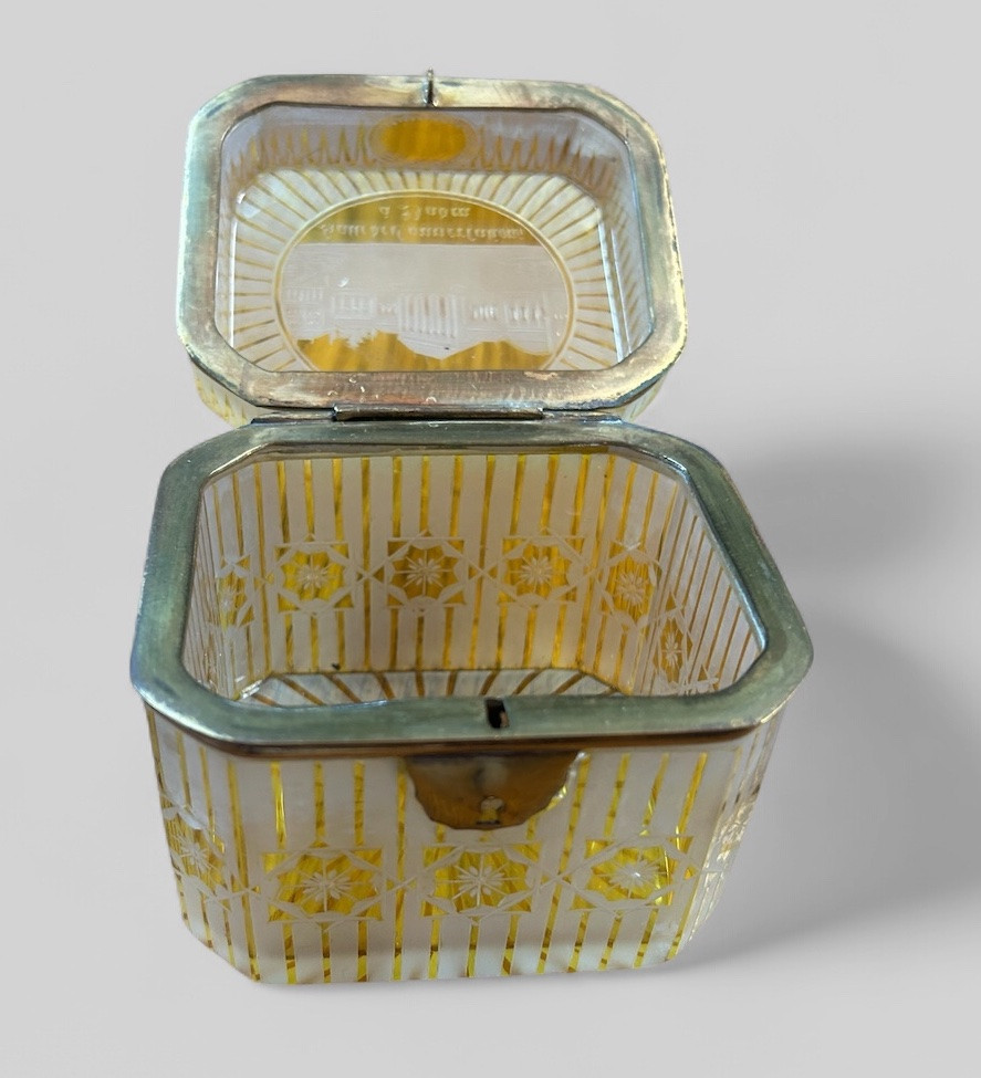 Rare coffret en cristal jaune  de bohème souvenir de Baden fin XIXéme siècle-photo-8