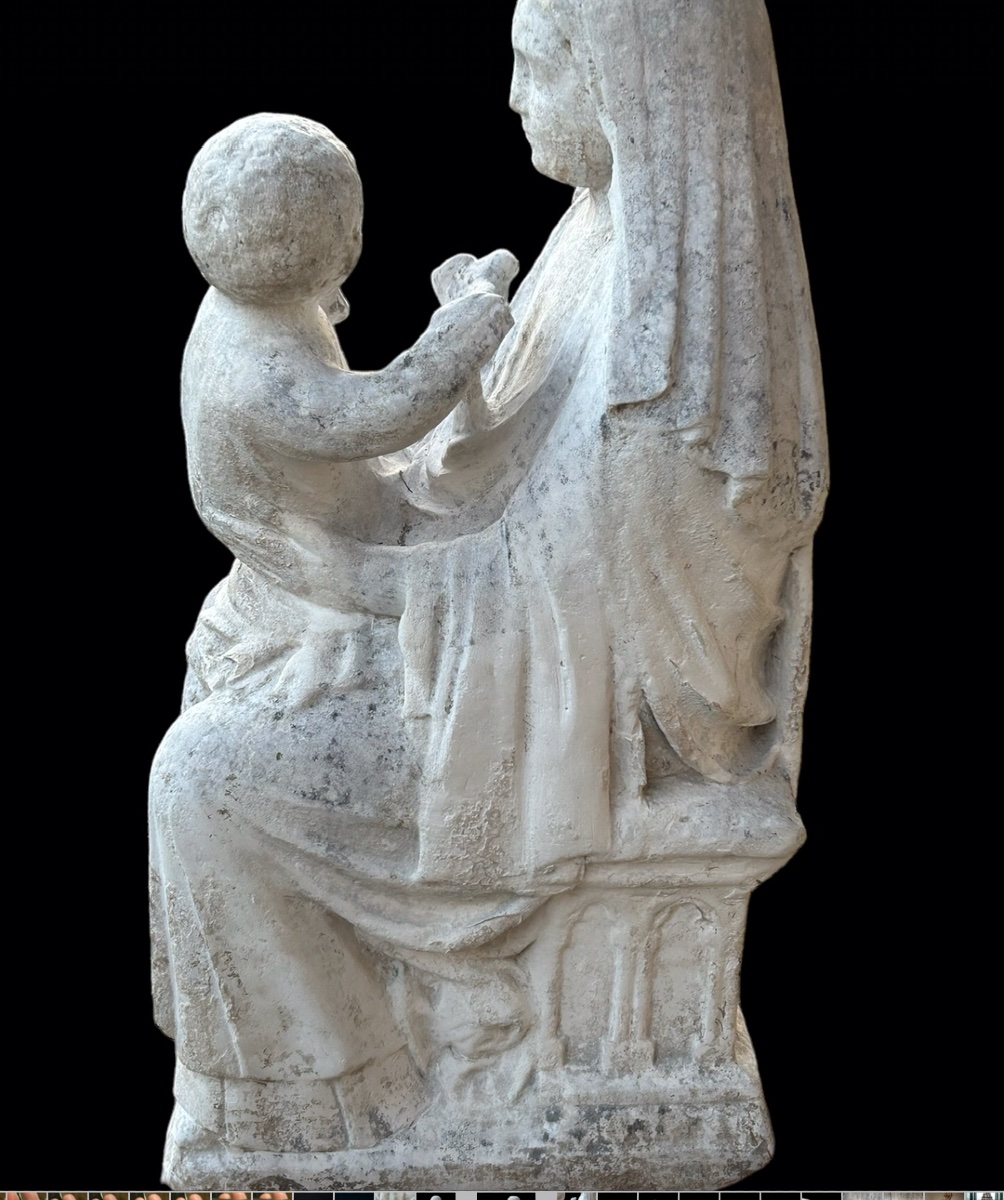 Important Virgin In Majesty In Stone From The 16th Century - High Period Sculpture H 72 Cm-photo-1
