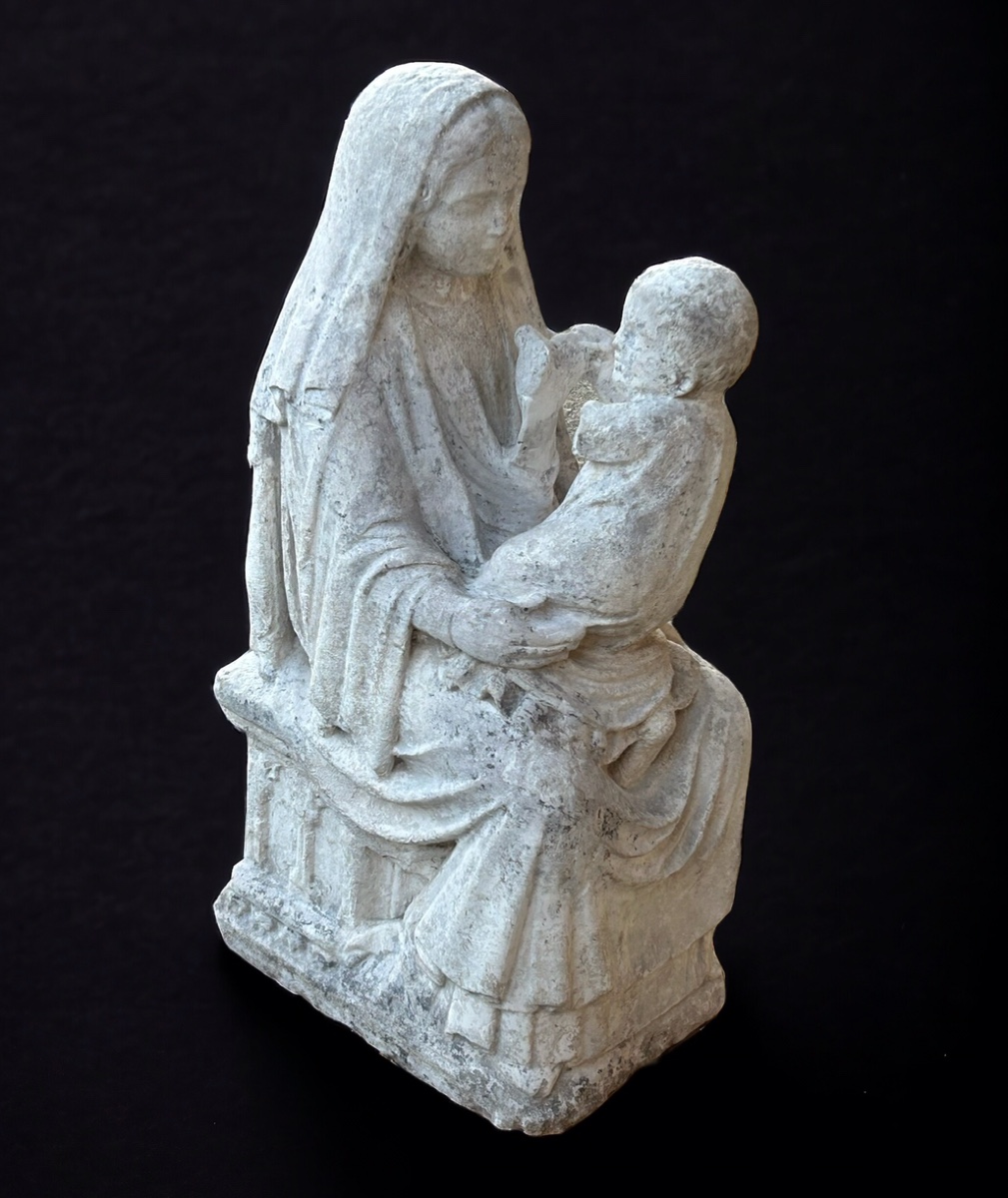 Important Virgin In Majesty In Stone From The 16th Century - High Period Sculpture H 72 Cm