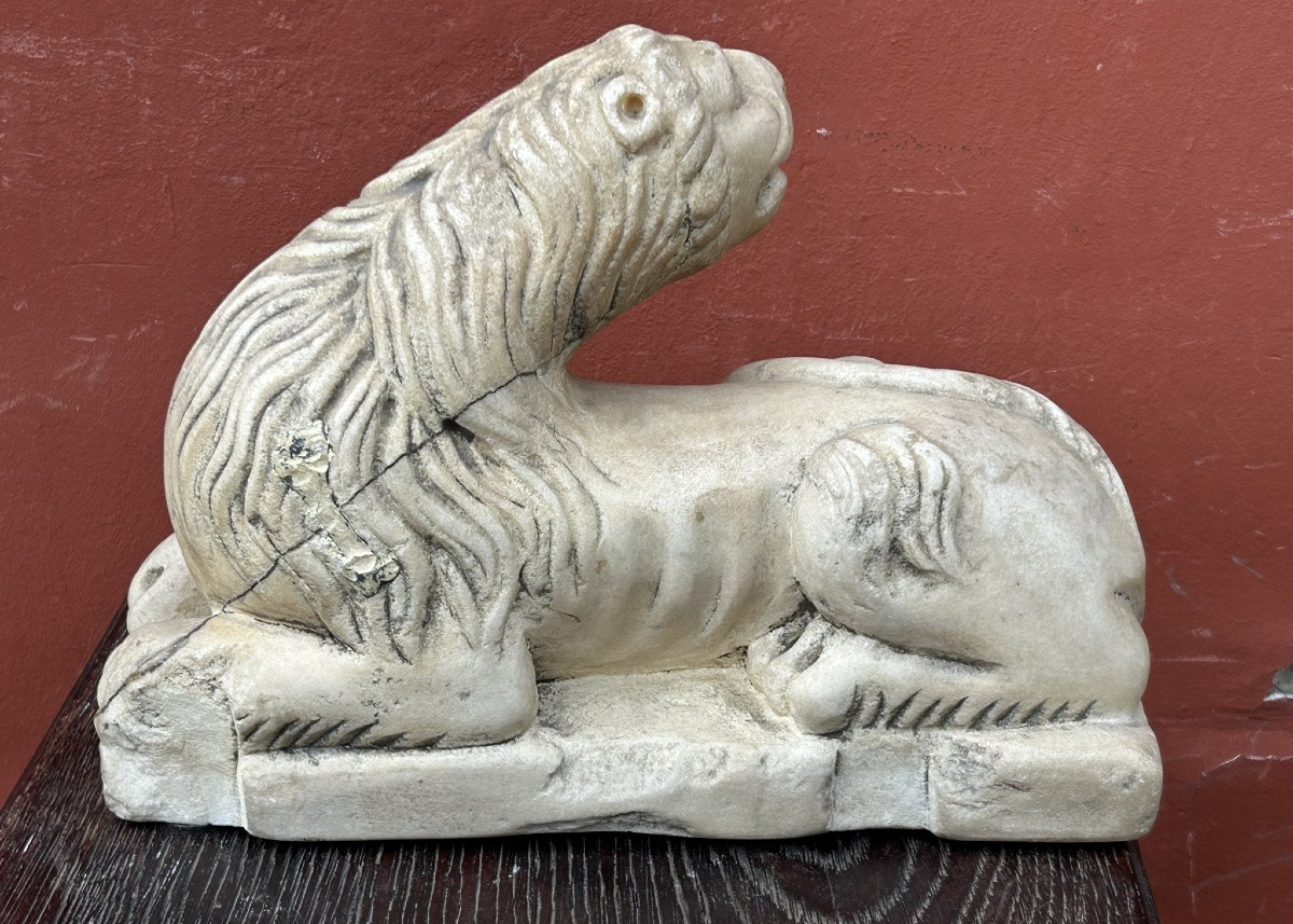 Paire de lions sculptures en marbre élément de gisant époque XVII- XVIIIème ou antérieur? Lion-photo-3