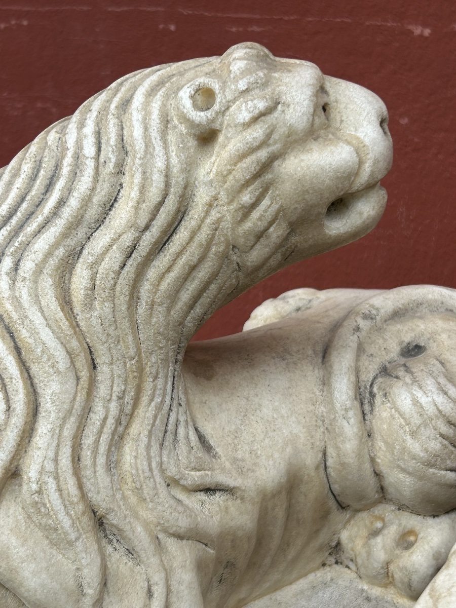 Paire de lions sculptures en marbre élément de gisant époque XVII- XVIIIème ou antérieur? Lion-photo-6