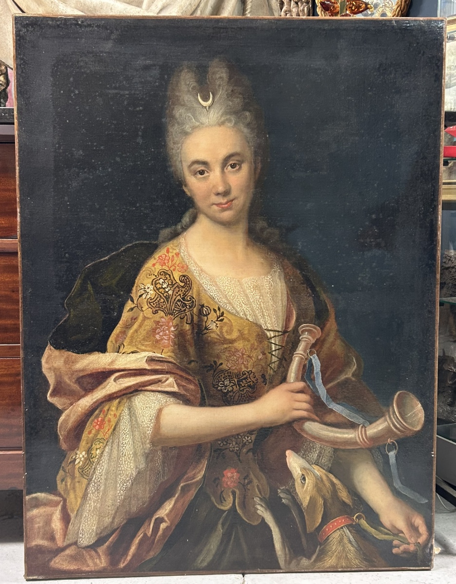 Portrait de femme en attribut de Diane Chasseresse époque fin XVII ou début XVIIIème H 100 cm
