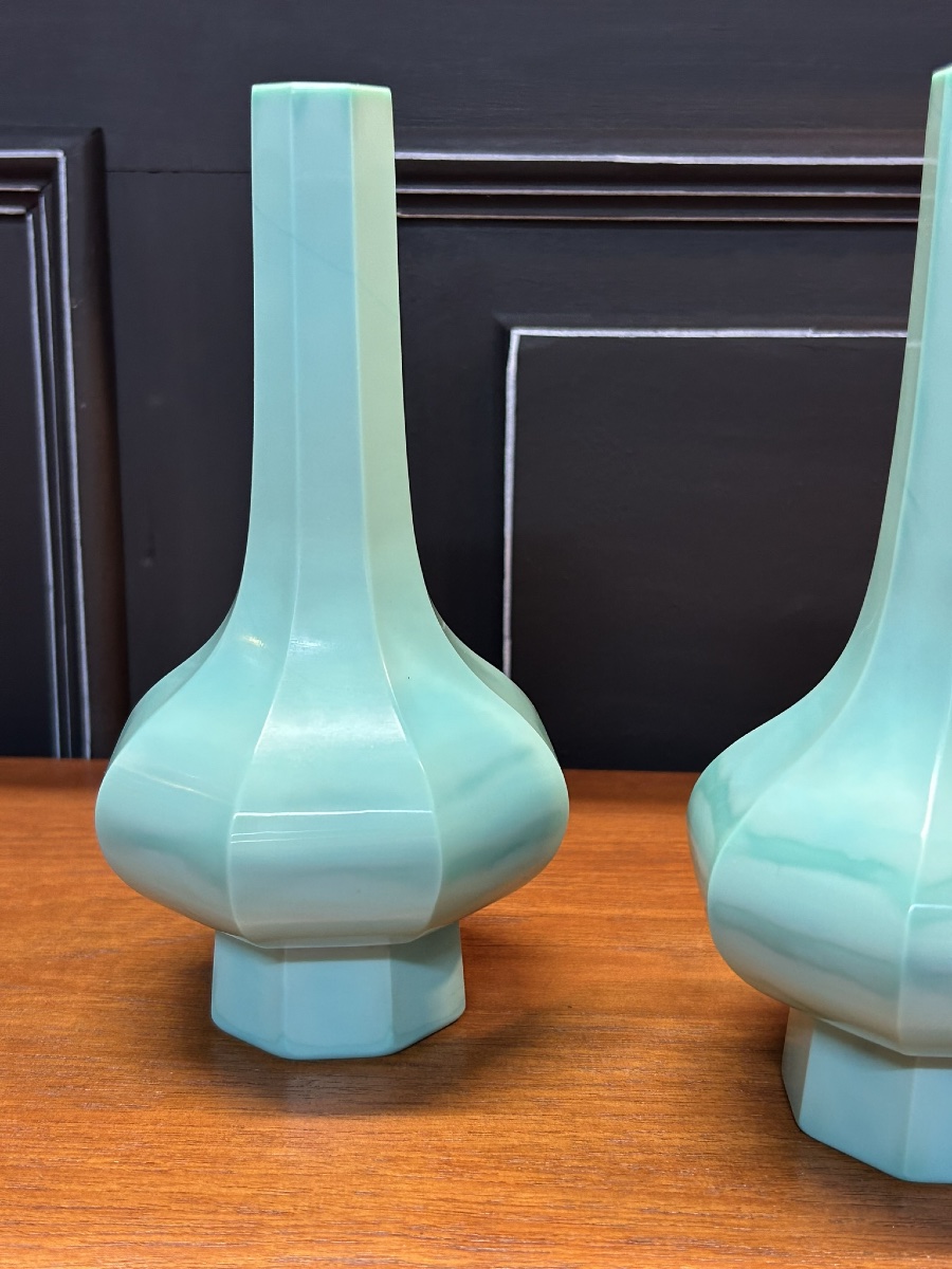 Pair Of Opaque Turquoise Speckled Glass Bottle Vases From Beijing, Early 20th Century -photo-3