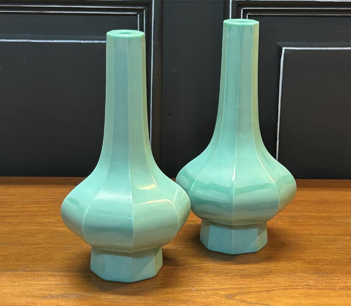 Pair Of Opaque Turquoise Speckled Glass Bottle Vases From Beijing, Early 20th Century -photo-8