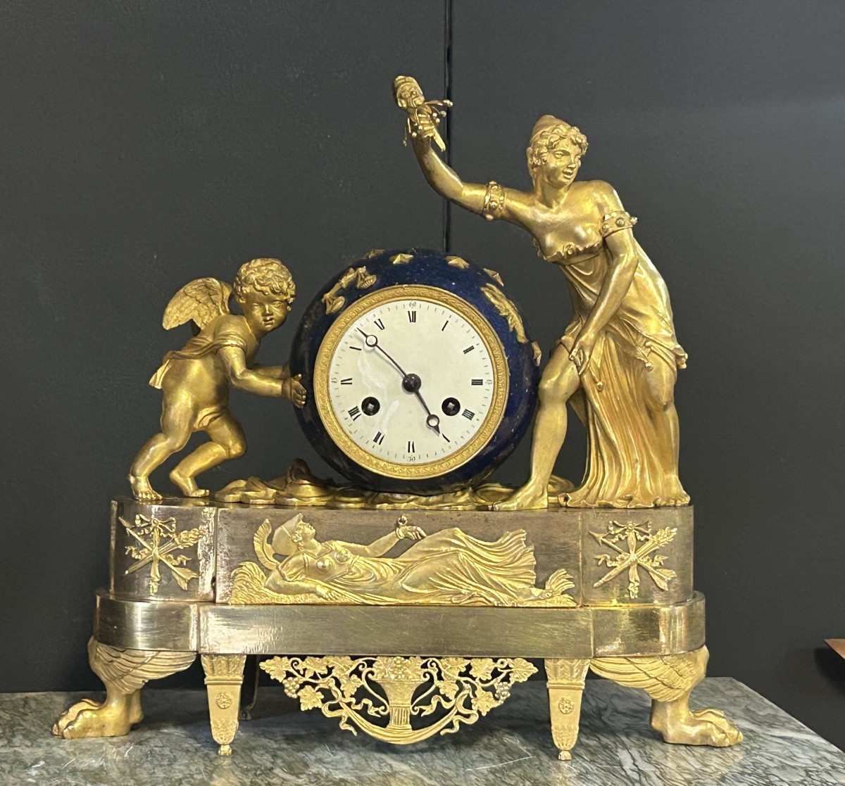 Rare pendule allégorique d’époque Empire l’amour qui déplace les cieux - bronze doré vers 1810
