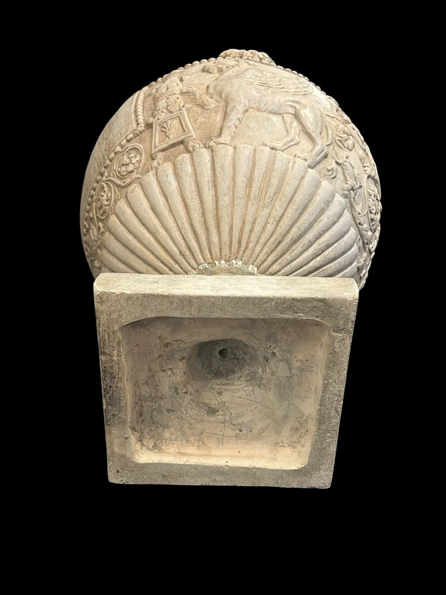 Paire de vases couverts ou urnes Piraseni dans le goût de l’antique en terre cuite blanche H 65-photo-5