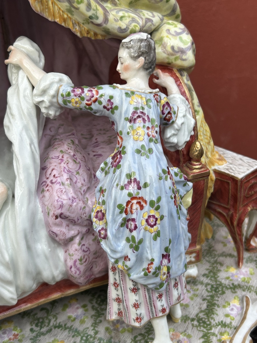 Saxe - le coucher de la mariée - Groupe pyramidal en porcelaine émaillé polychrome  1880-1910-photo-1