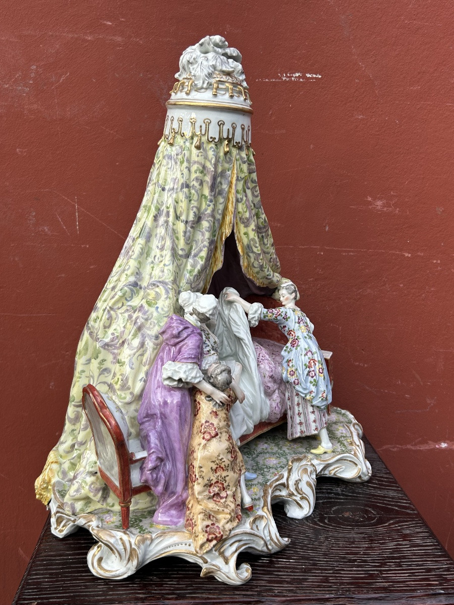 Saxe - le coucher de la mariée - Groupe pyramidal en porcelaine émaillé polychrome  1880-1910-photo-2