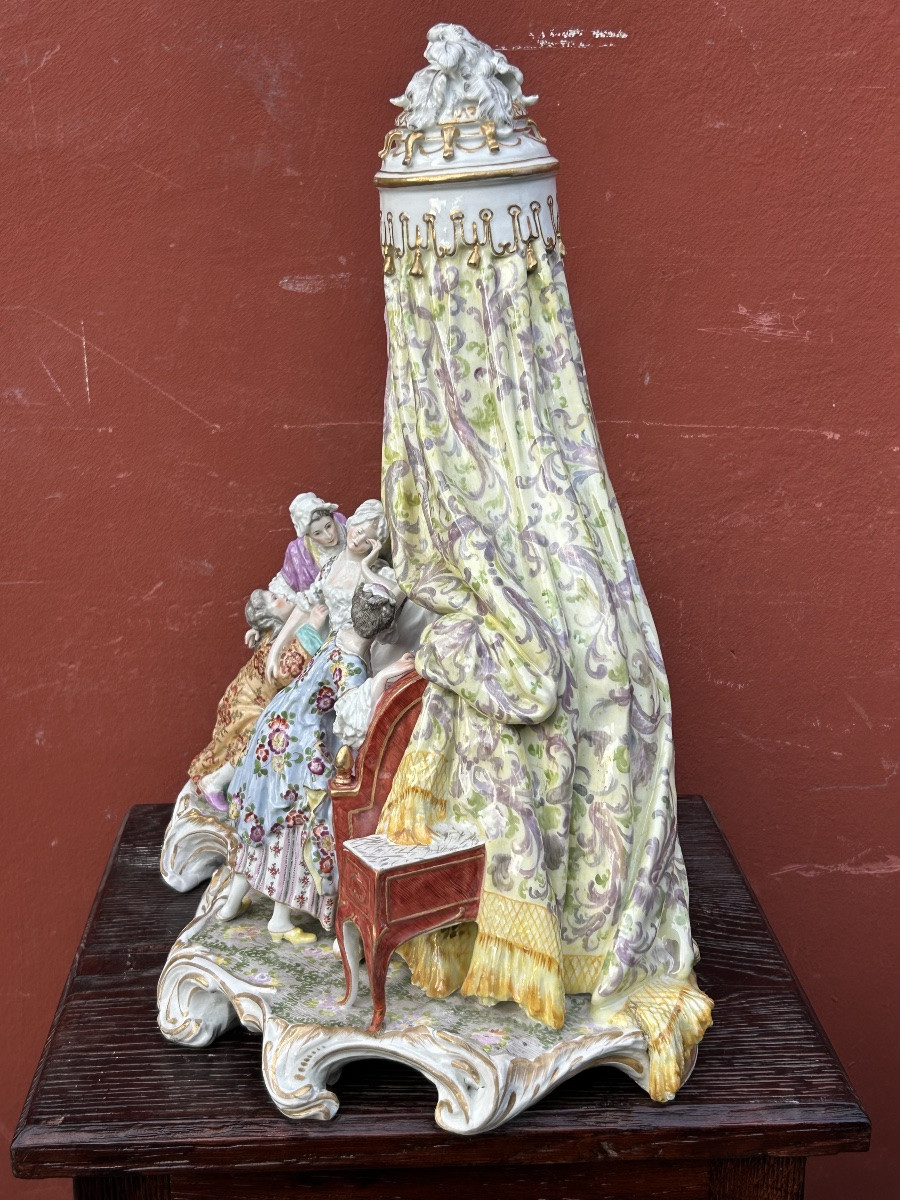 Saxe - le coucher de la mariée - Groupe pyramidal en porcelaine émaillé polychrome  1880-1910-photo-6