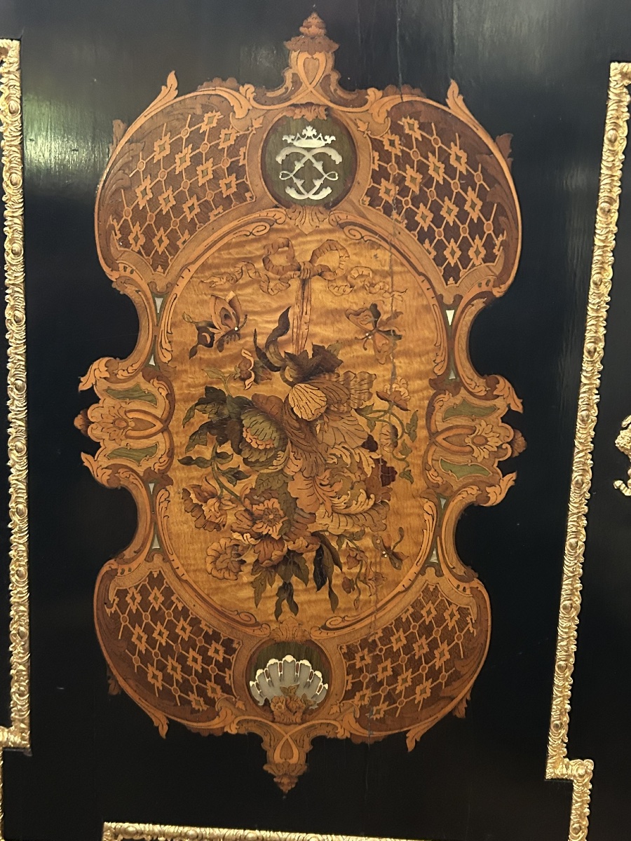 Meuble d’entre deux à hauteur d’appui d’époque Napoléon III bronze doré et marqueterie -photo-3