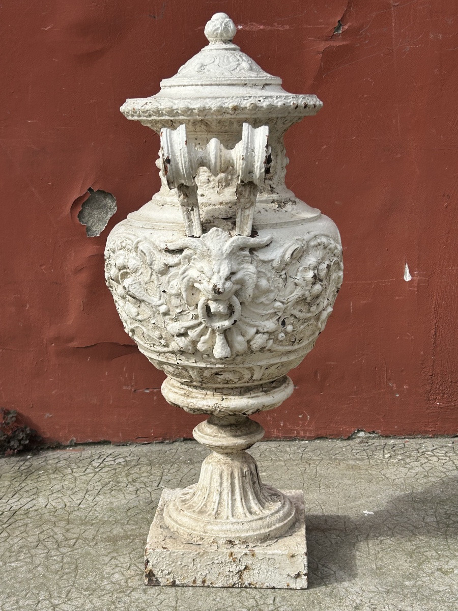Grand vase couvert ou urne en fonte d’époque XIXéme siècle - décoration de jardin vase Médicis -photo-4