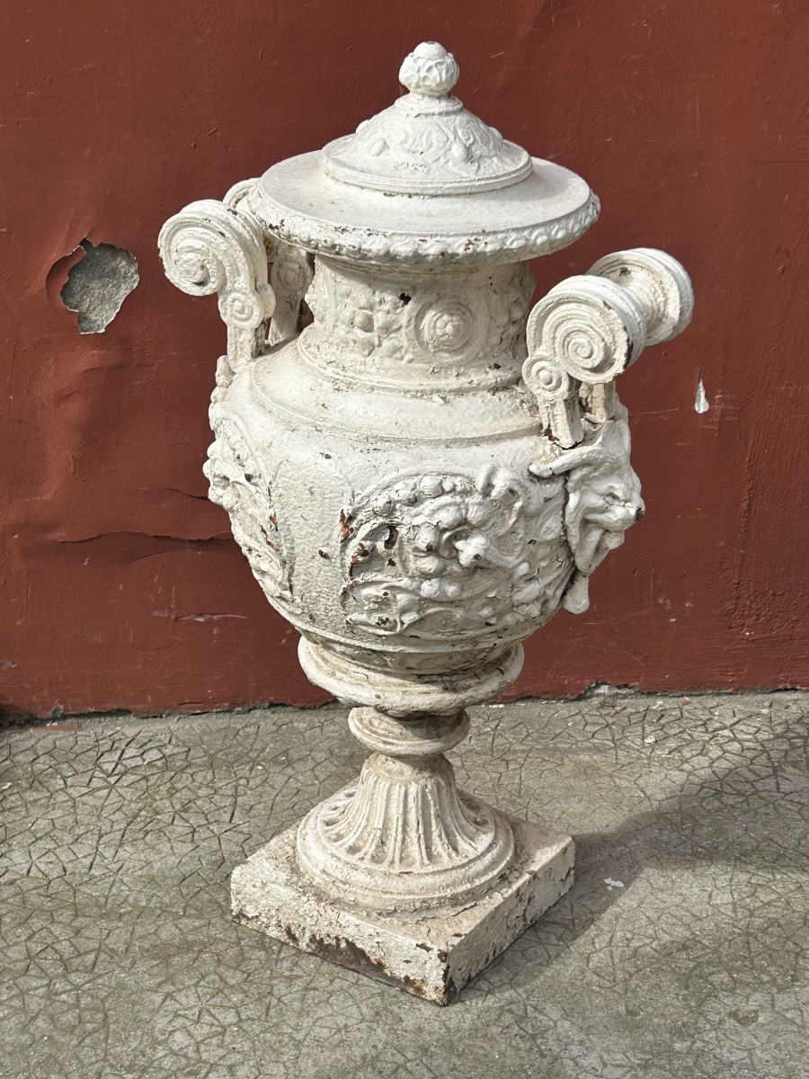 Grand vase couvert ou urne en fonte d’époque XIXéme siècle - décoration de jardin vase Médicis -photo-3