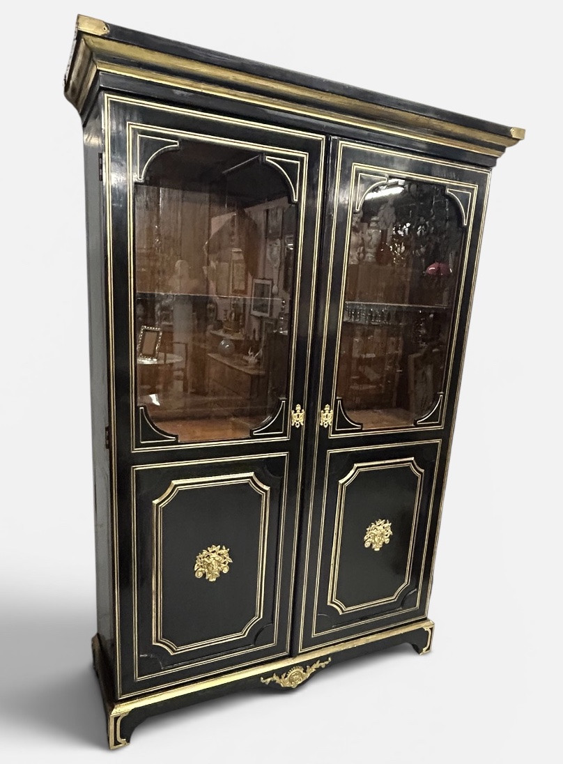 Bibliothèque ou vitrine en bois laqué noir de style Louis XIV époque Napoléon III -photo-3
