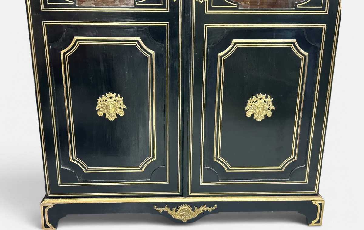 Bibliothèque ou vitrine en bois laqué noir de style Louis XIV époque Napoléon III -photo-4