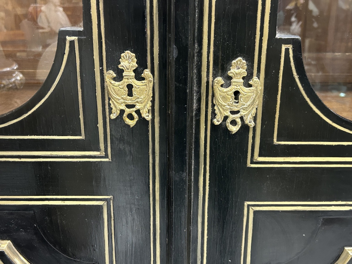 Bibliothèque ou vitrine en bois laqué noir de style Louis XIV époque Napoléon III -photo-6