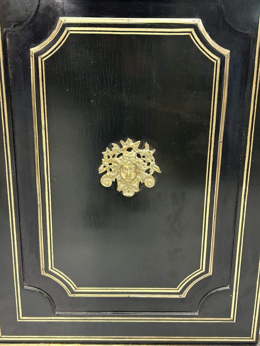 Bibliothèque ou vitrine en bois laqué noir de style Louis XIV époque Napoléon III -photo-7