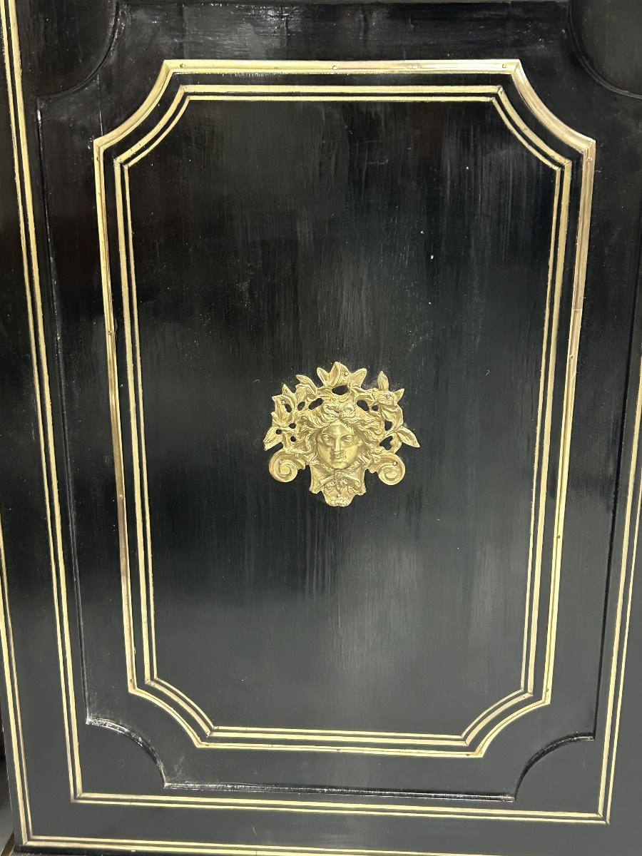 Bibliothèque ou vitrine en bois laqué noir de style Louis XIV époque Napoléon III -photo-8