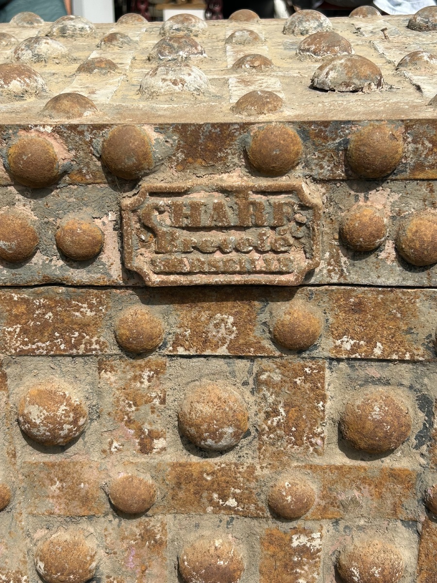 Coffre fort clouté en fer forgé  Français du début du XIXème maison CHARF a Marseille -photo-4