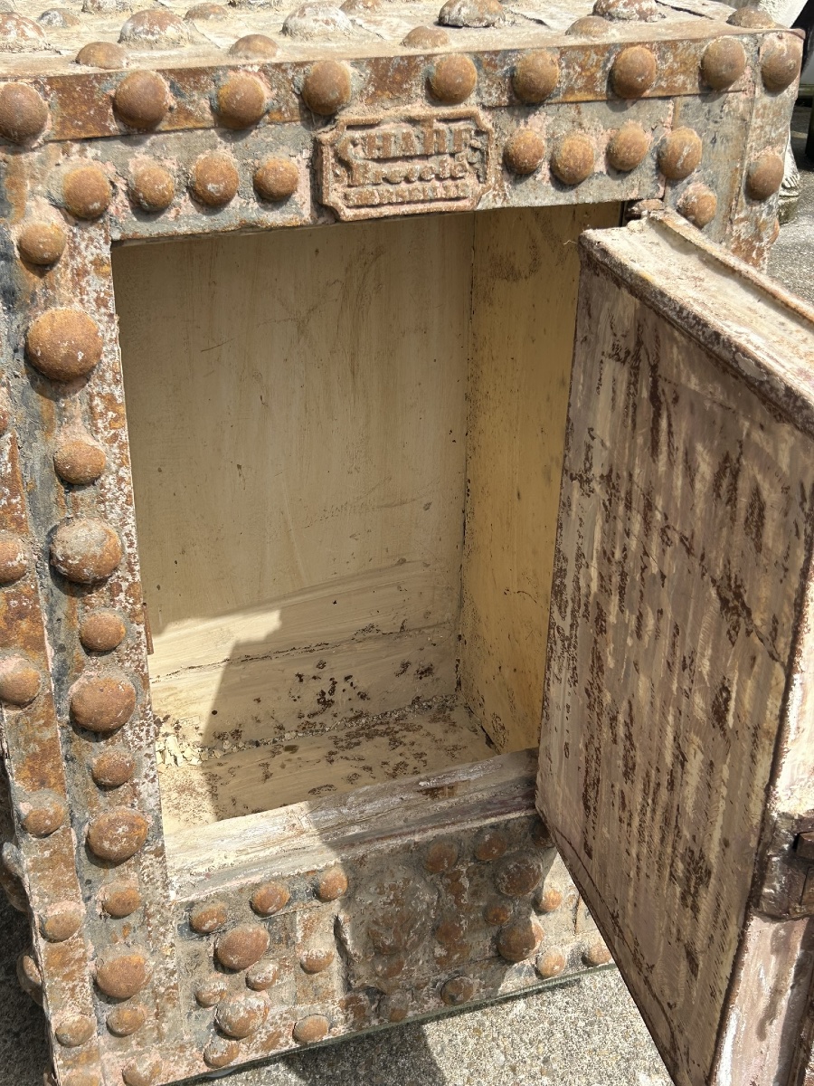 Coffre fort clouté en fer forgé  Français du début du XIXème maison CHARF a Marseille -photo-8
