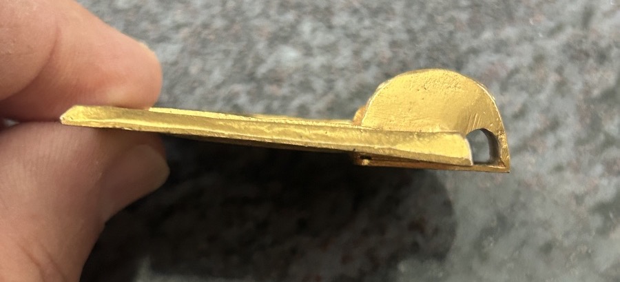 Line Vautrin - rare pendentif «  dauphins et trident « bijoux en bronze doré, circa vers 1940-photo-2