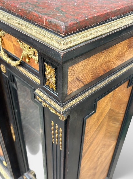 Meuble à hauteur d’appui ou d’entre deux Meuble vitrine d’époque Napoléon III bronze doré -photo-2