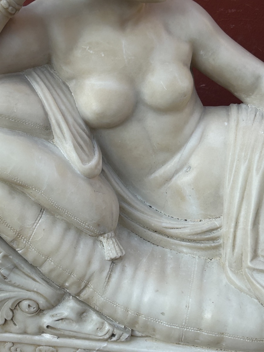 After Antonio Canova—pauline Borghese, A Major Alabaster Sculpture, 19th Century—empire Period -photo-3