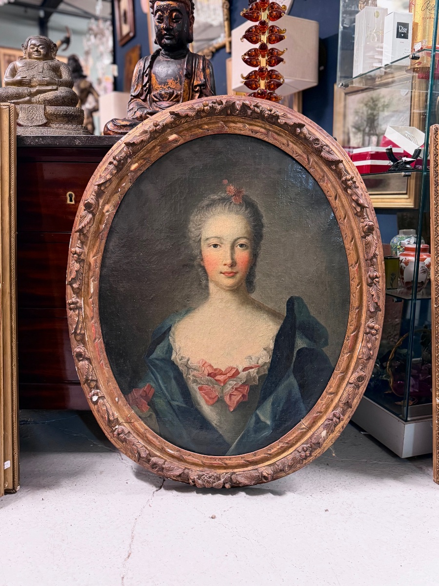 École Française du XVIIIème portrait de femme en ovale - huile sur toile -photo-1