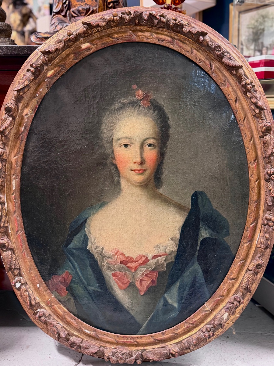 École Française du XVIIIème portrait de femme en ovale - huile sur toile 