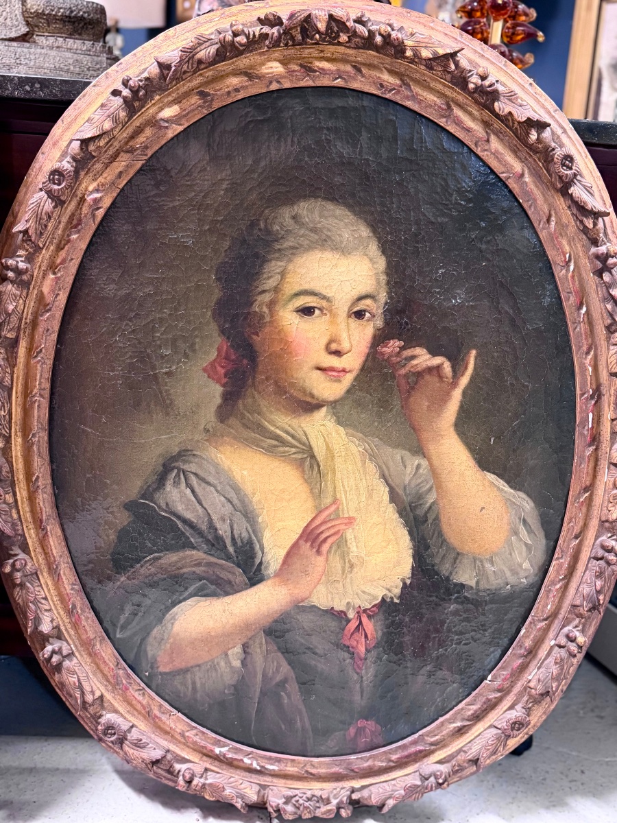 École Française du XVIIIème portrait de femme en ovale - huile sur toile 