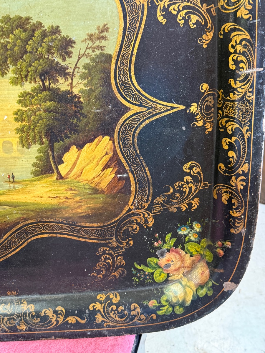 Grand plateau en tôle peint d’époque Napoléon III à décor de paysage et de fleurs  L 78 cm-photo-1