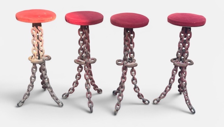 Tabourets de bar brutalistes en mailles de chaîne vers 1960-70 hauteurs 89 cm
