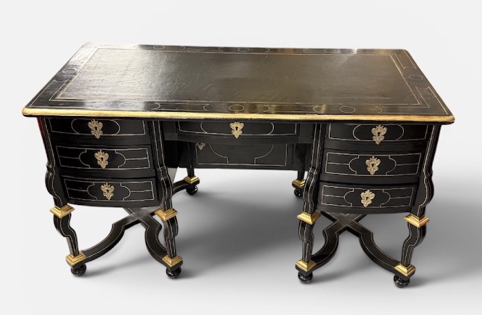 Bureau Mazarin laqué noir et filets de laiton en partie d’époque Louis XIV -photo-1