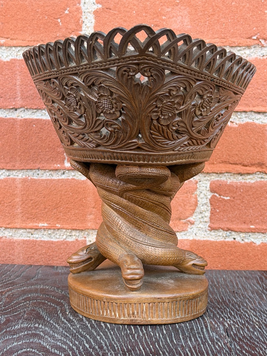Art populaire - coupe sur pied en bois sculpté serpents et décors à motifs floraux ajouré XIXèm-photo-3
