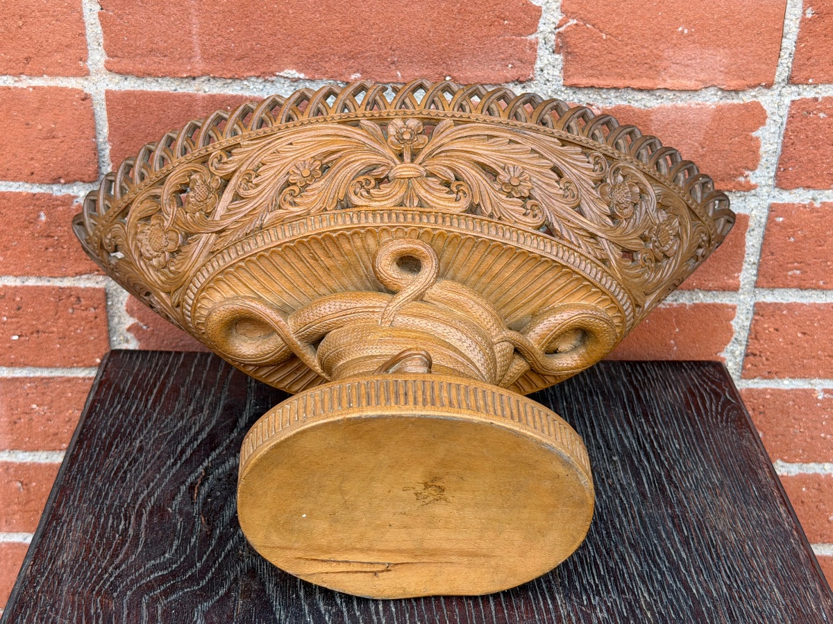 Art populaire - coupe sur pied en bois sculpté serpents et décors à motifs floraux ajouré XIXèm-photo-3