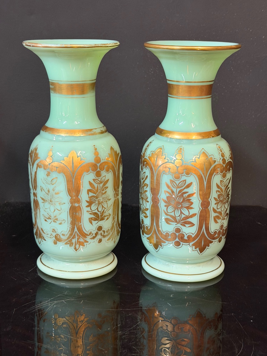 Paire de vases en opaline verte et dorée d’époque Napoléon III - Baccarat H 24,5 cm