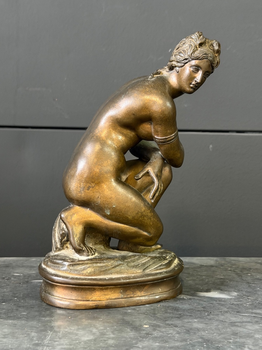 Crouching Venus Or Aphrodite Bathing, An Early 19th-century Bronze “grand Tour” Sculpture Based On An Ancient Model-photo-2