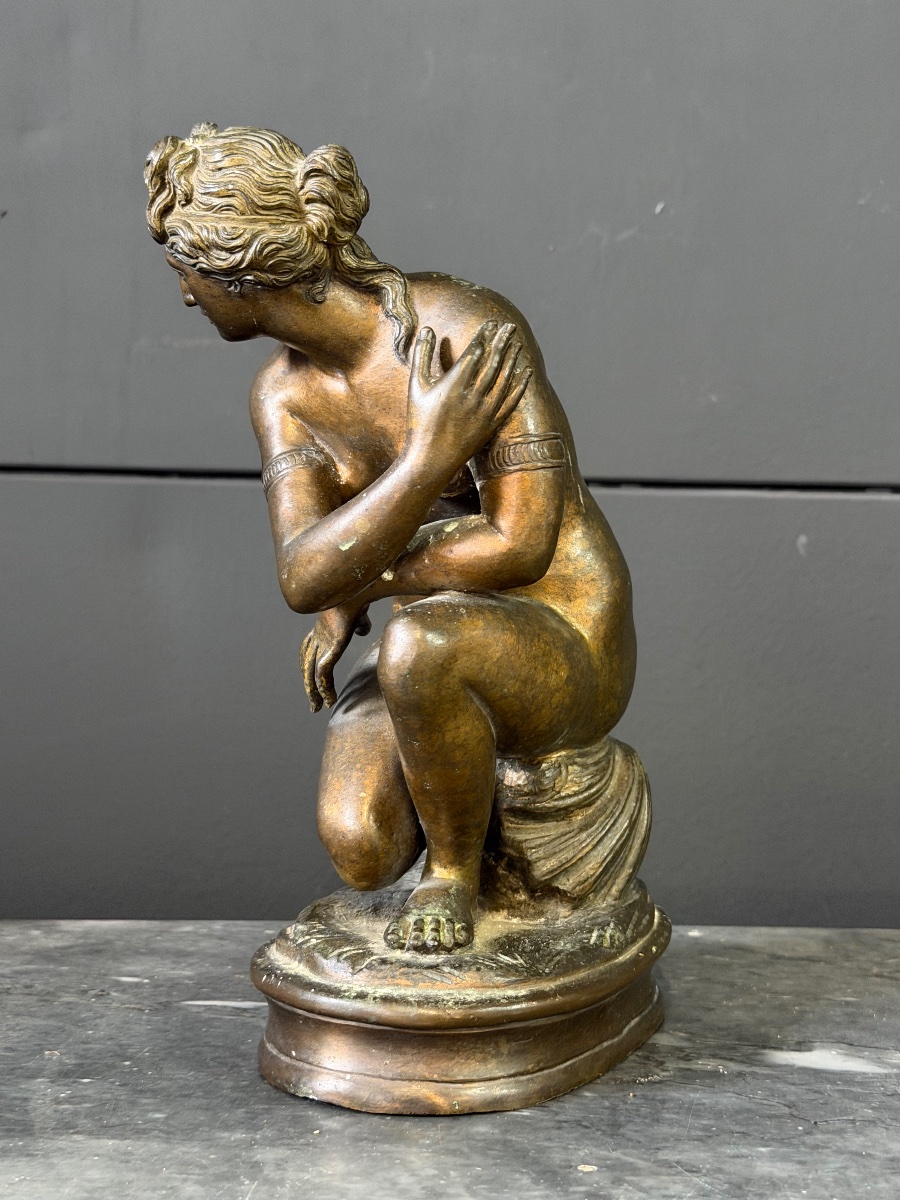Crouching Venus Or Aphrodite Bathing, An Early 19th-century Bronze “grand Tour” Sculpture Based On An Ancient Model-photo-1