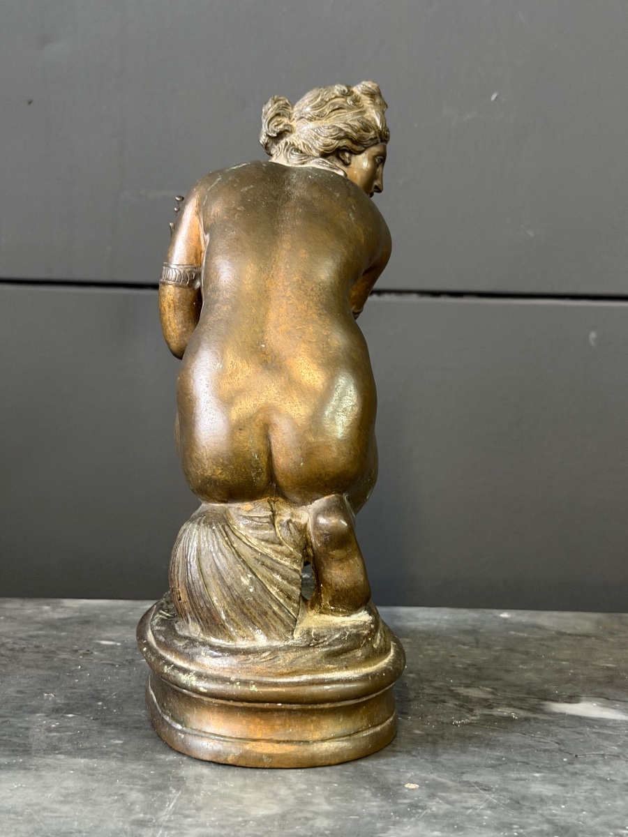 Crouching Venus Or Aphrodite Bathing, An Early 19th-century Bronze “grand Tour” Sculpture Based On An Ancient Model-photo-3